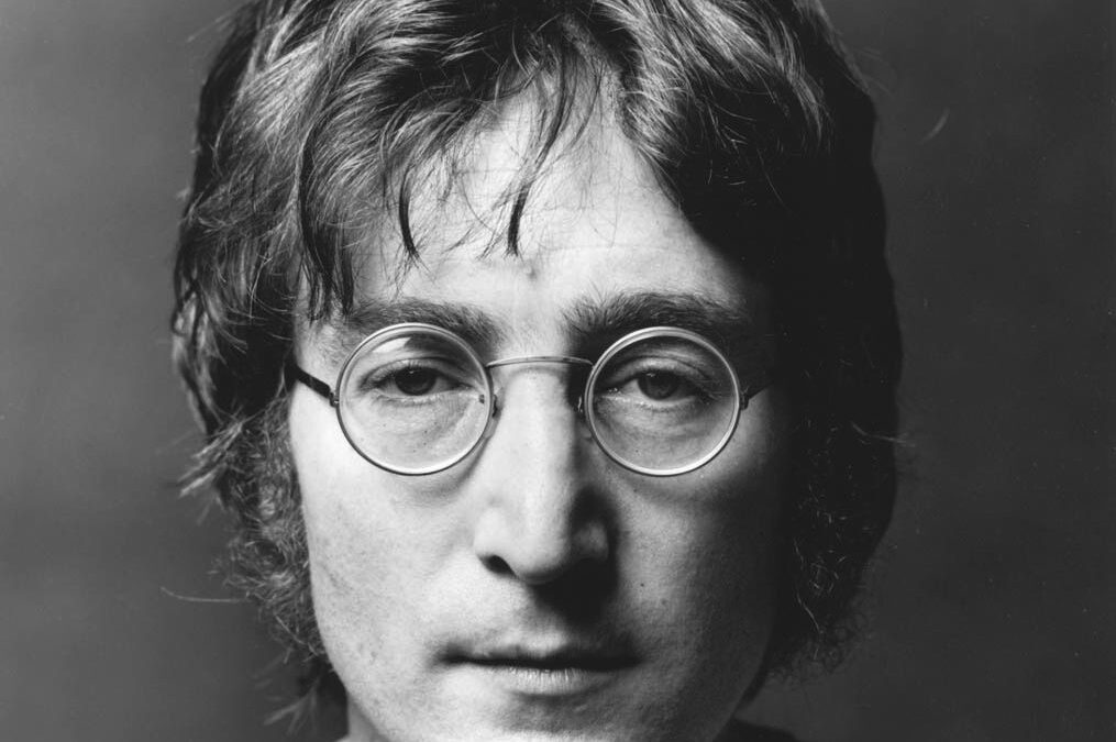 John Lennon: “Chico, hoy he leído el periódico”.