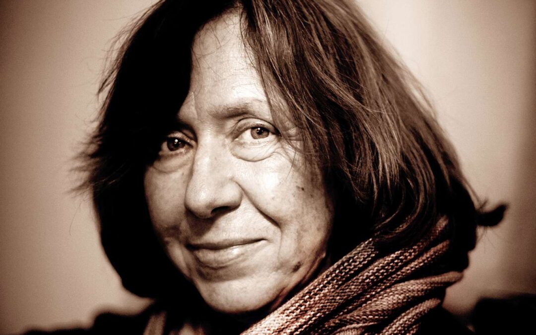 Svetlana Alexievich: “He escogido un género [el periodismo] donde las voces humanas hablan por sí mismas”.
