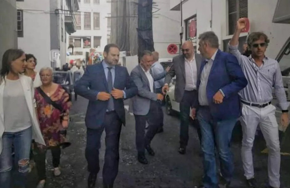 José Luis Ábalos y Koldo García con Ángel Víctor Torres en los Llanos de Aridane, en agosto de 2018. Faltaban casi dos años para que estallara la pandemia…